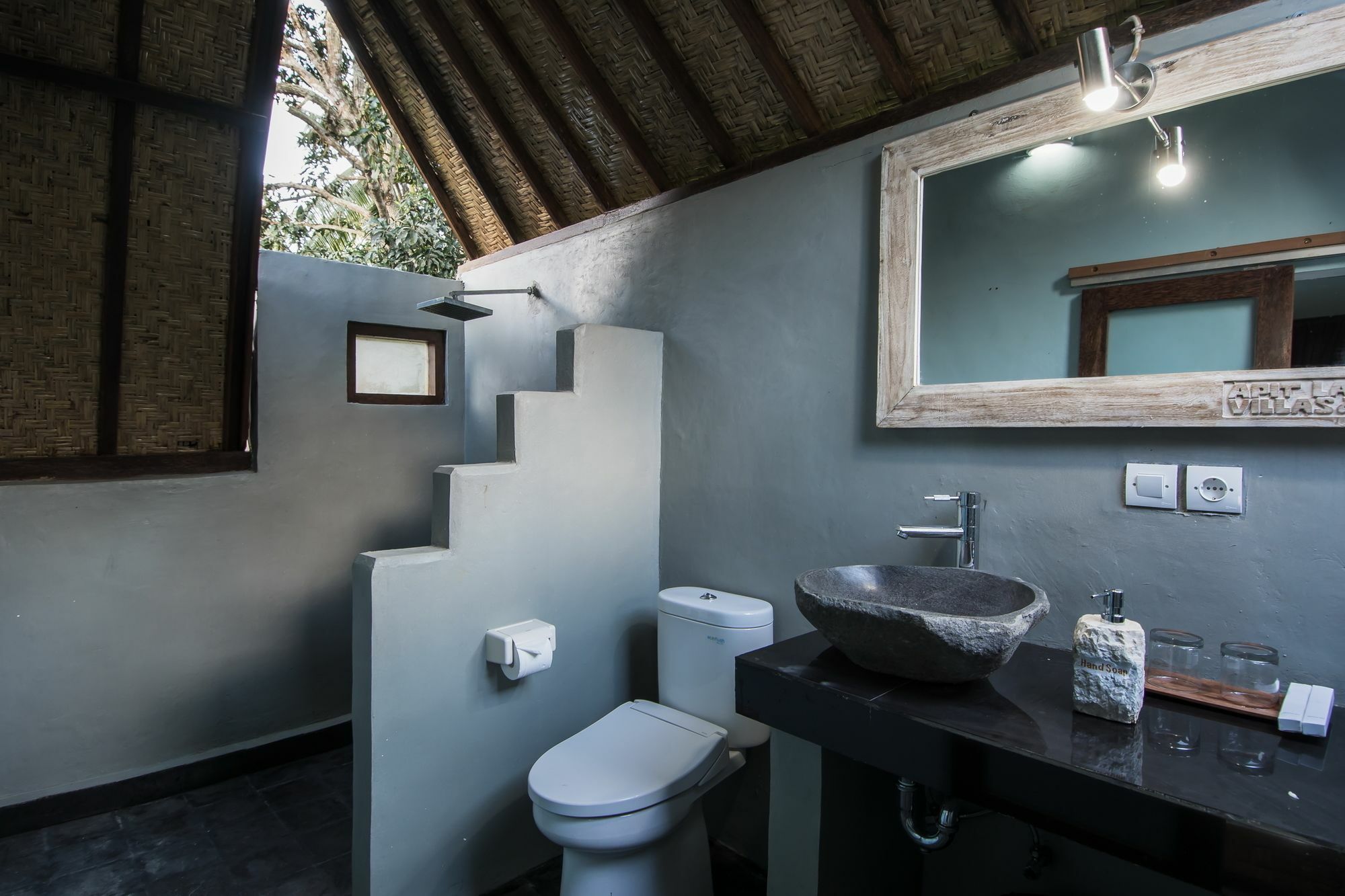 Apit Lawang Villas & Resto Batununggul Kültér fotó